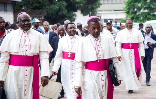 Catholic bishops arrive for the signing of an accord at the inter diocesan centre in Kinshasa on January 1, 2017 following talks launched by the Roman Catholic Church between the government and opposition