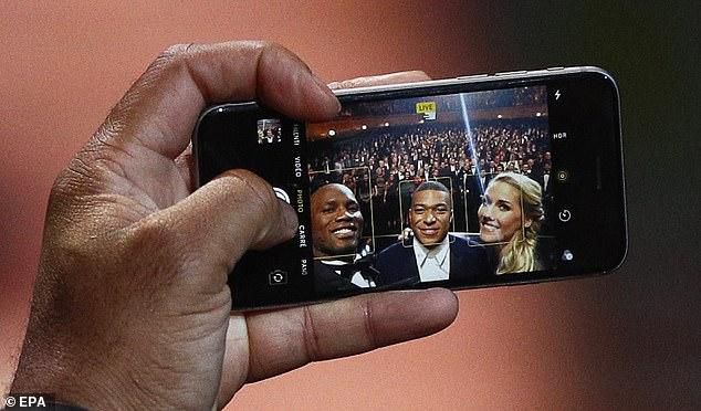 Twitter goes crazy over Didier Drogba’s use of iPhone 6 at Ballon d’Or ceremony