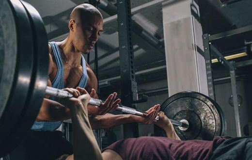 How To Be The Ultimate Gym Spotter
