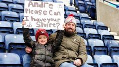 This photo of young Swansea fan asking for Andre Ayew’s jersey is so touching