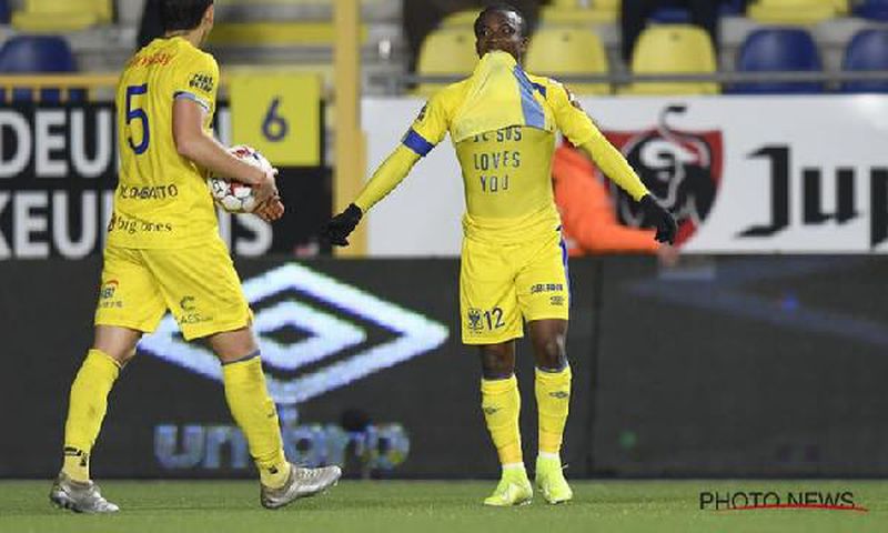Ghanaian midfielder sent off for displaying “Jesus loves you” after scoring