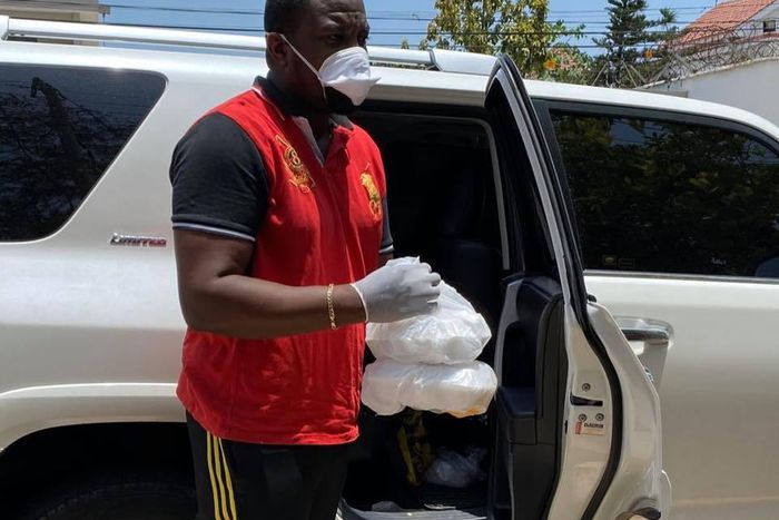 Dumelo shares lunch for security officers