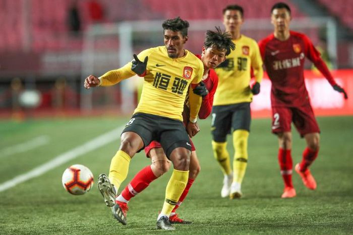 Paulinho (L) scored twice for top-of-the-table Guangzhou Evergrande in a 3-1 victory over Hebei China Fortune