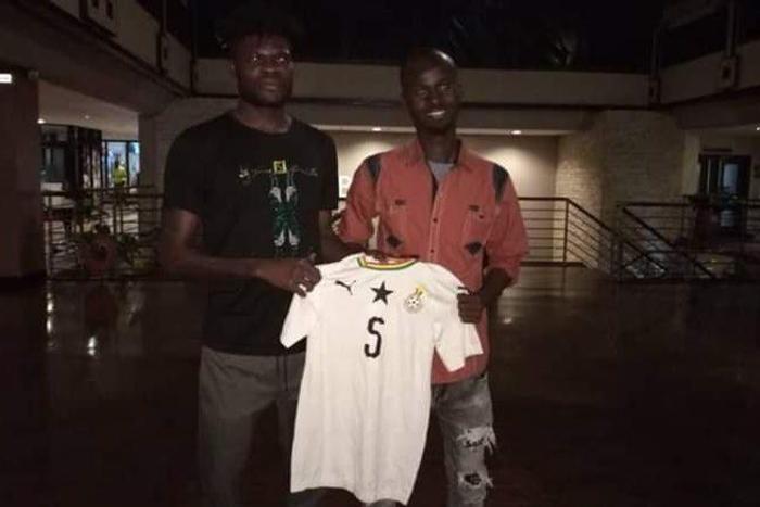 Pitch invader finally meets Thomas Partey; gets signed Black Stars jersey