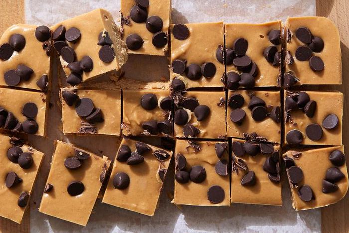 5-Ingredient Chocolate-Peanut Butter Freezer Fudge