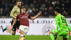 Krzysztof Piatek beat goalkeeper Etrit Berisha to give AC Milan the lead