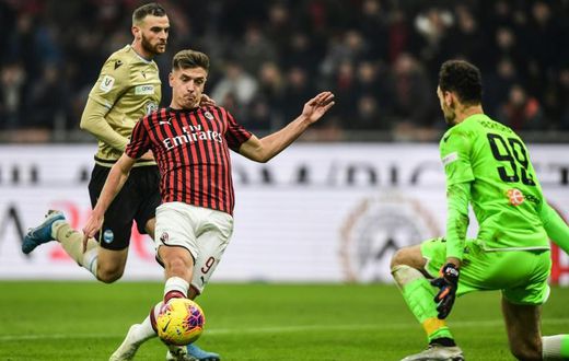 Krzysztof Piatek beat goalkeeper Etrit Berisha to give AC Milan the lead