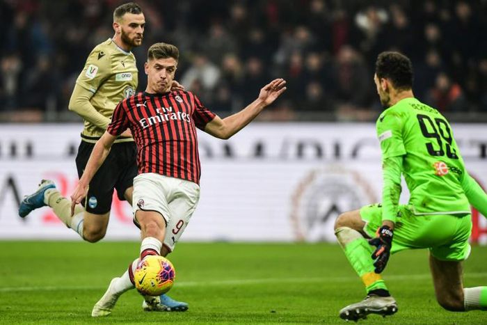 Krzysztof Piatek beat goalkeeper Etrit Berisha to give AC Milan the lead