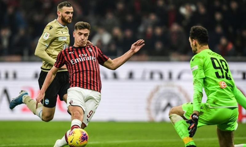 Krzysztof Piatek beat goalkeeper Etrit Berisha to give AC Milan the lead