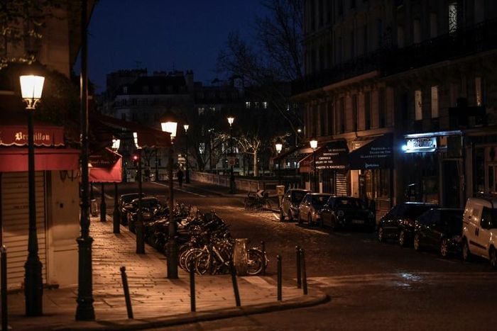 A deserted Paris street