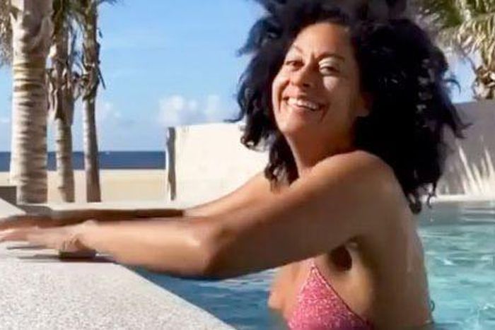 Tracee Ellis Ross Shows Off Abs In New Bikini IG