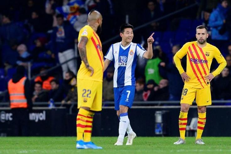 Wu Lei (C) became the first Chinese player to score against Barcelona during Espanyol's 2-2 draw on Saturday