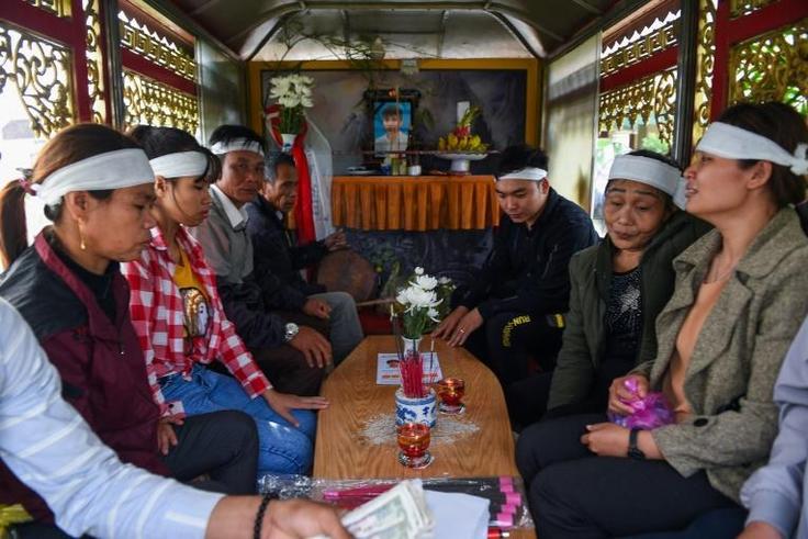 Families of Vietnamese migrants found dead in a truck in Britain prepare to buried their loved ones
