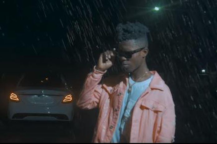 Strongman in Pilolo music video