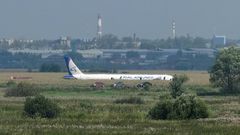 the Ural Airlines Airbus The A321 flying to Crimea hit a flock of seagulls shortly after take-off from Moscow's Zhukovsky airport