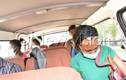 Commercial buses carry only 2 passengers per row (photos)
