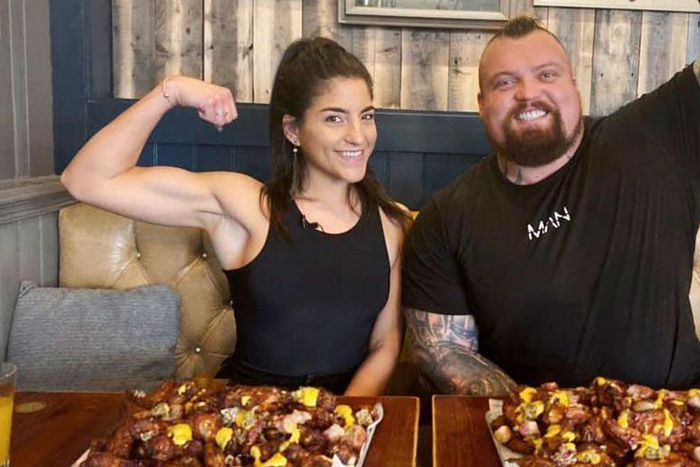 Watch Eddie Hall Get Beat in a Wing Eating Contest
