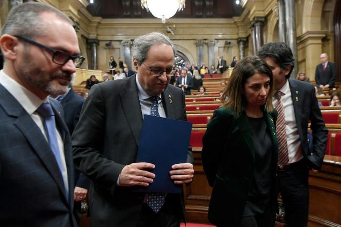 Catalan president Quim Torra (2L) leaves a plenary session of the parliament of Catalonia on January 27, 2020 in Barcelona