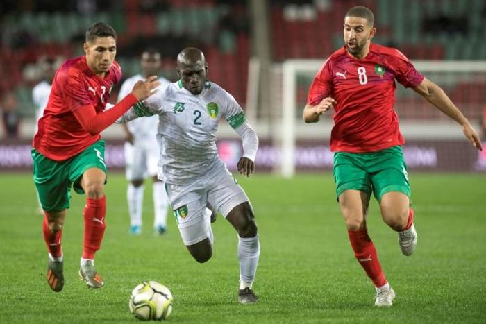 Moroccans Achraf Hakimi (L) and Adel Taarabt contest possession with Mauritanian Moustapha Diaw during an Africa Cup of Nations qualifier in Rabat