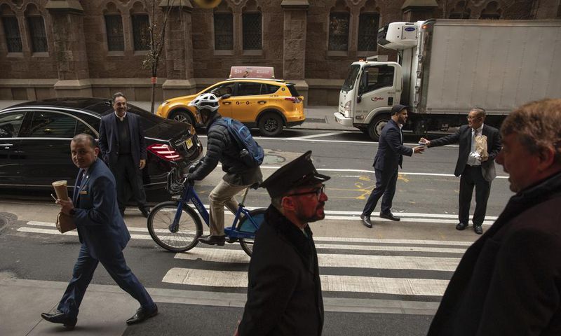 Where Bicyclists, Doormen and Tourists Battle for Turf