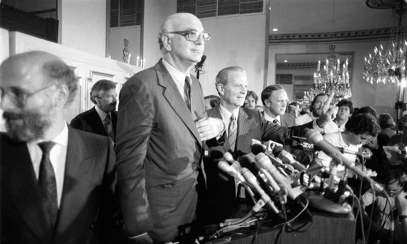 Paul Volcker, Fed Chairman Who Waged War on Inflation, Is Dead at 92