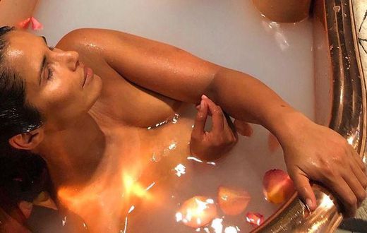 Padma Lakshmi Posts Nude Bathtub Instagram