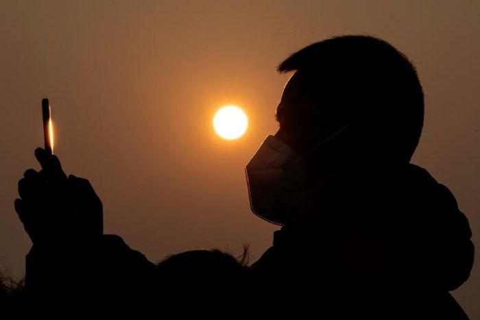 On Weibo, the hashtag "The father of Hubei's cerebral palsy victim speaks out" had been read 270 million times by Tuesday morning after a disabled boy  died when left to fend for himself after his father was quarantined