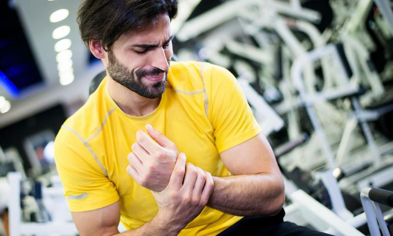 2 Ways to Bounce Back from a Sprained Wrist