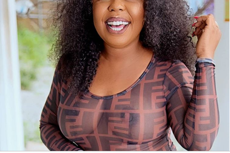 Afia Schwarzeneger breast surgery traces