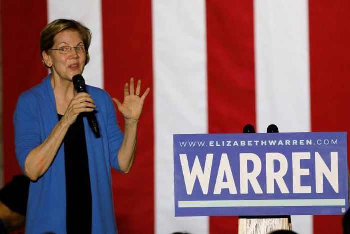 Democratic presidential hopeful Elizabeth Warren is dropping out of the race after a poor showing on Super Tuesday, US media reported