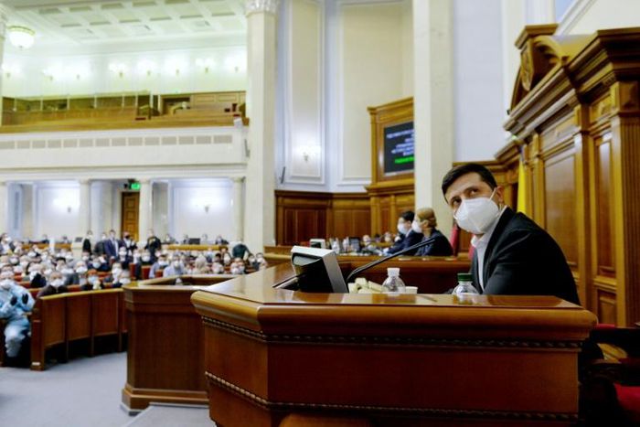 Ukrainian President Volodymyr Zelensky (R) attended the historic session of parliament