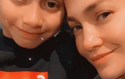 Jennifer Lopez Shares Rare No-Makeup Photo