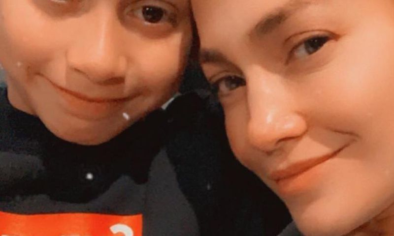 Jennifer Lopez Shares Rare No-Makeup Photo