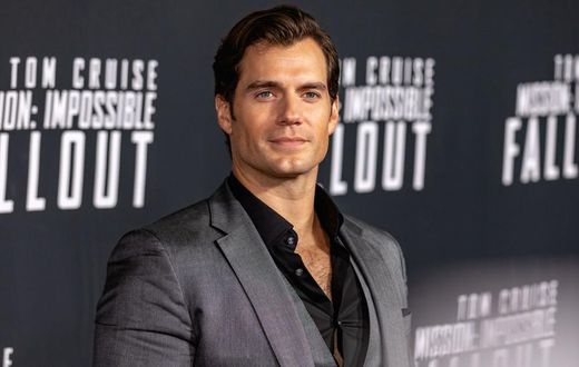 Henry Cavill Reveals Struggle With Body Image