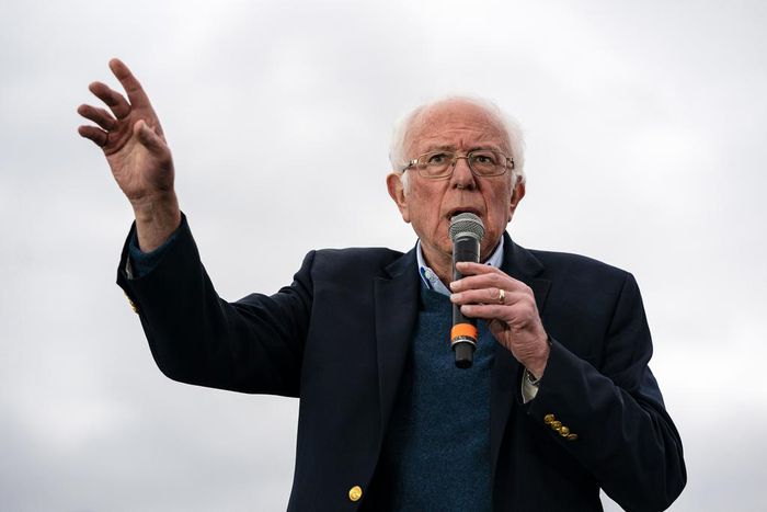 Sanders' Comments on Fidel Castro Provoke Anger in Florida