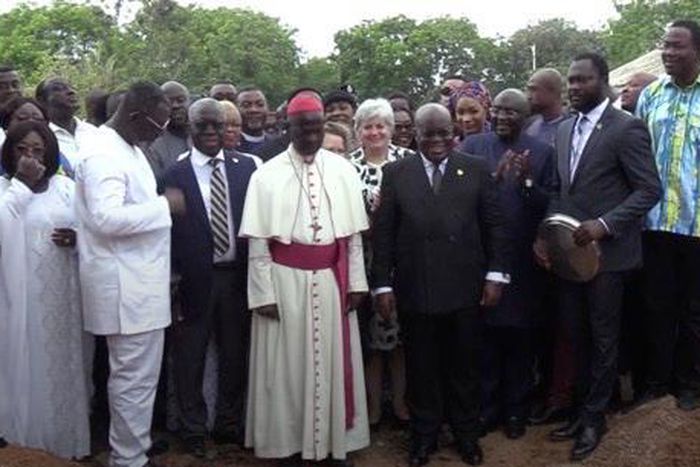 Nana Addo cutting sod