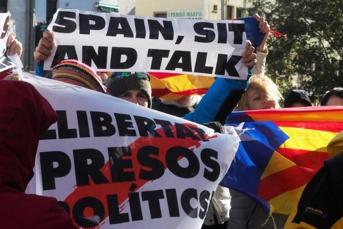 Protesters from the Democratic Tsunami group has called for supporters to gather before Barcelona face Real Madrid on Wednesday