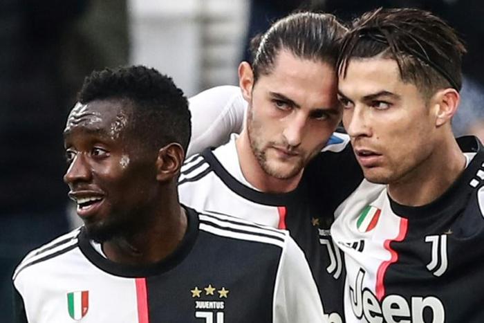 Cristiano Ronaldo (R) scored a brace as Juventus got back winning in Serie A.
