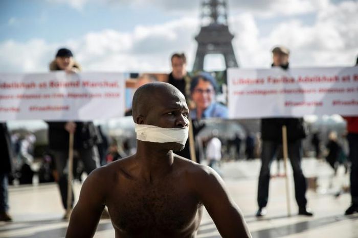 Senegalese artist Alioune Diagne perfoms in Paris  during a gathering in support French-Iranian academic Fariba Abdelkhah and French academic Roland Marchal, detained in Iran