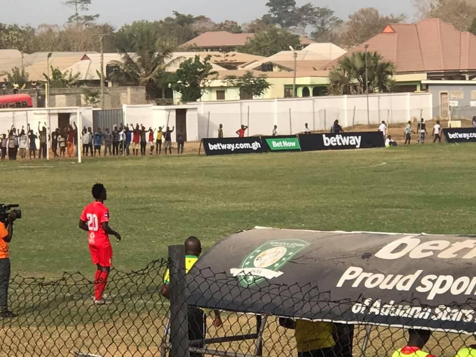 Photo of Kotoko player on the sideline while match is ongoing