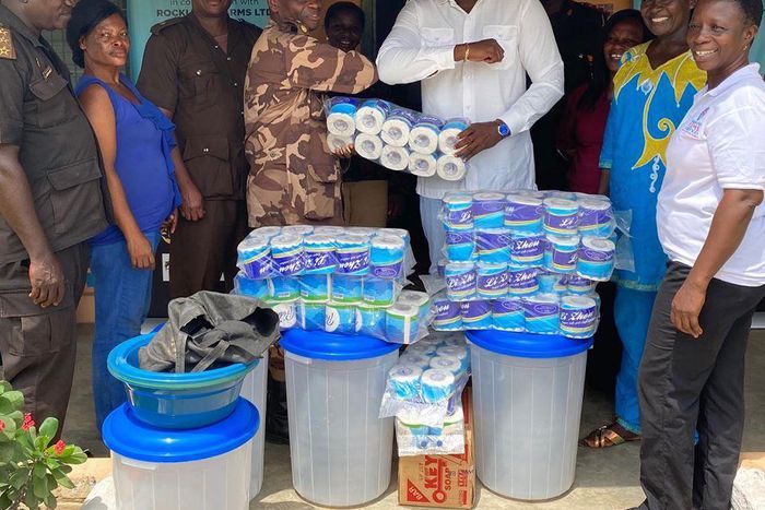 Coronavirus: Dumelo extends donation of sanitizers, toiletries to prison officers and inmates