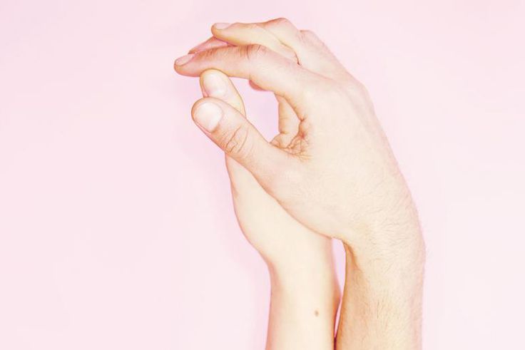 What Your Hand-Holding Style Says About Your 'Ship