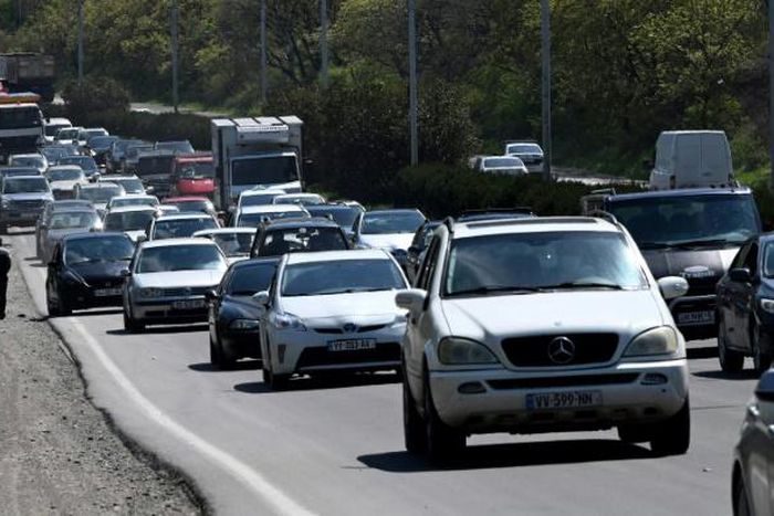 Escaping the lockdown:Part of Wednesday's exodus from Tbilisi