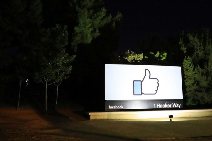 It's Facebook vs. the Bloomberg Campaign vs. the Internet