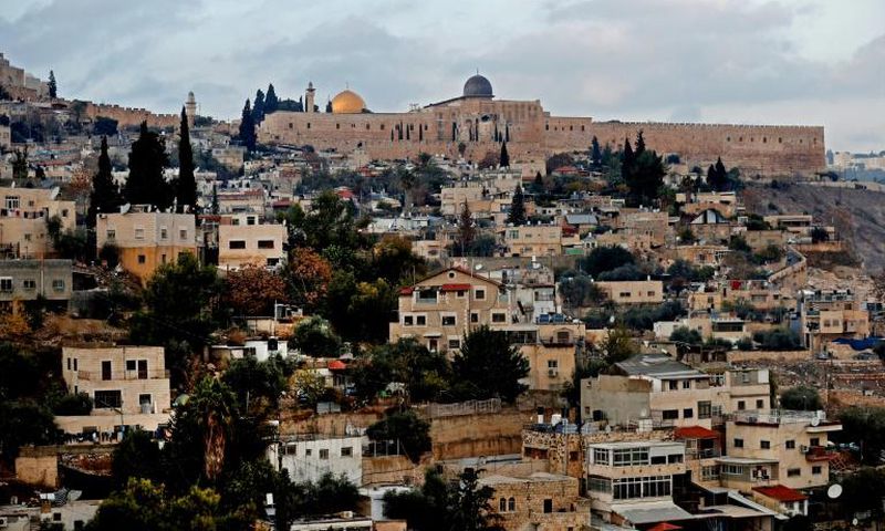 Israel has approved a plan to build a cable car to ferry visitors from western Jerusalem to near the Western Wall