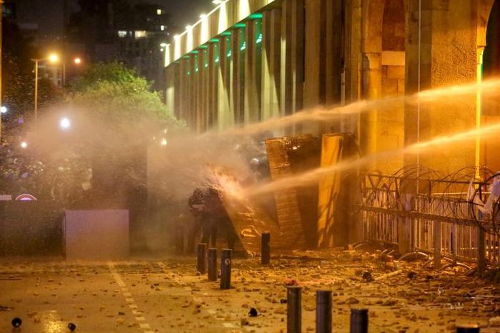 Clashes between Lebanese anti-government protesters and riot police wounded hundreds of people over the weekend