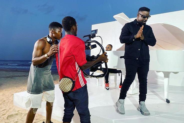 Babs Direction and Sarkodie on set of video shoot