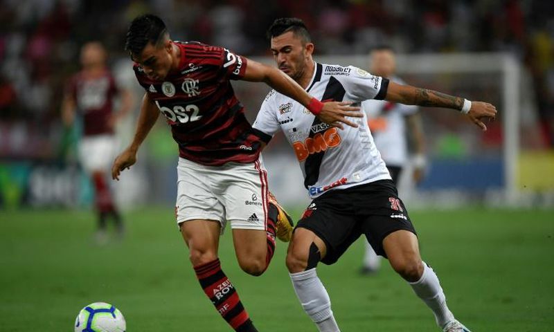 Reinier (L) in action for Flamengo in a Brazilian league game against Rio de Janeiro rivals Vasco da Gama in November