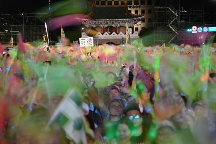 Supporters of Taiwan's President Tsai Ing-Wen rally in Taipei
