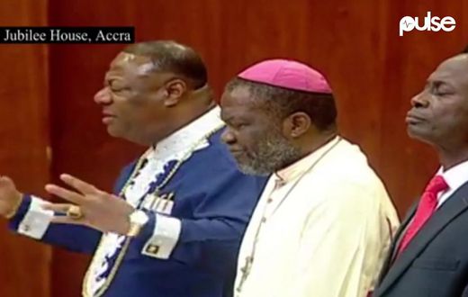 Duncan Williams submits Ghana into God's hands in prayer against COVID-19.